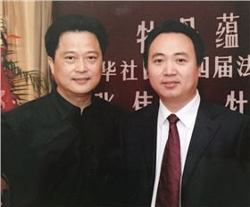 公司總經理張棟林與著名演員孫啟新合影